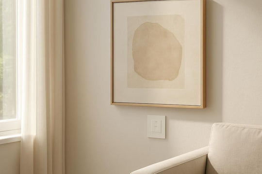 Cachez vos prises murales avec style pour une décoration intérieure harmonieuse.