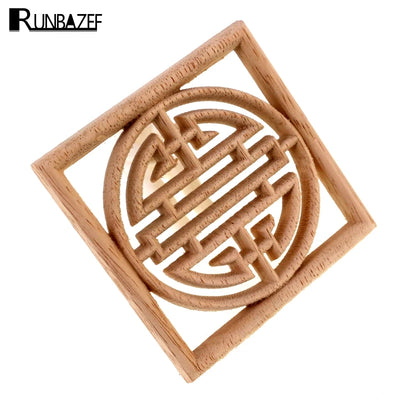 Décoration murale en bois sculpté motifs floraux vue de face