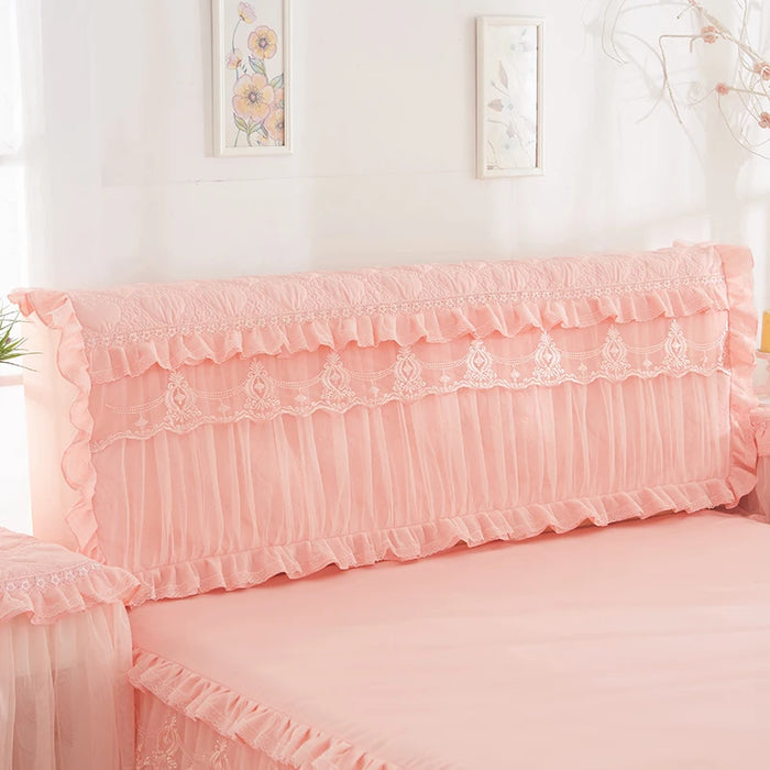 Housse de tête de lit matelassée blanche avec bord en dentelle