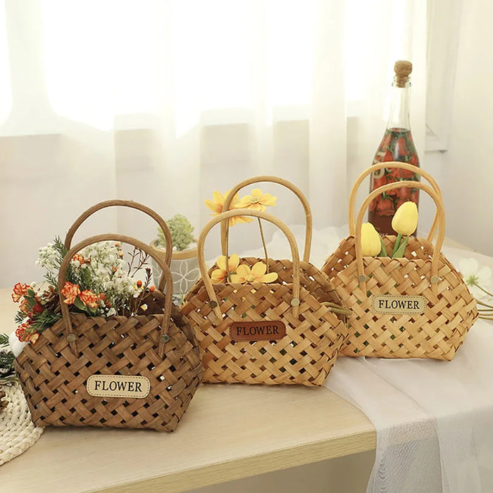 Panier en rotin tissé main blanc pour fleurs et décoration intérieure
