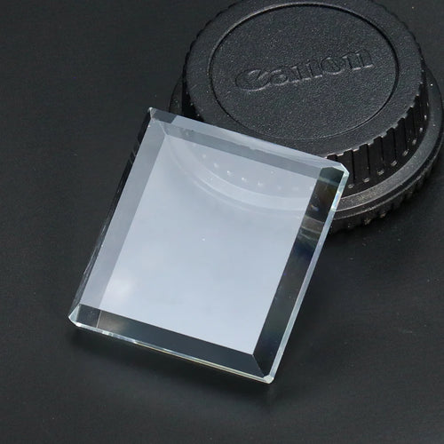 presse papiers cristal transparent facetté moderne décoration élégante reflets irisés surfaces lisses
