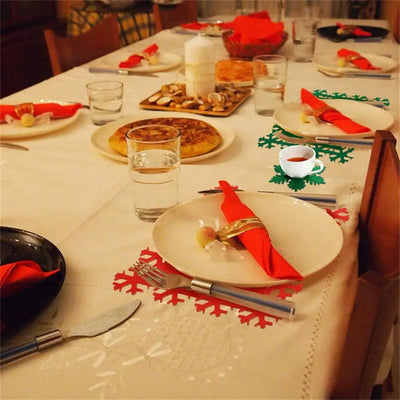Set de table de Noël anti-brûlure vert sur table en bois