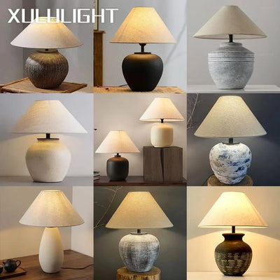 Lampe de chevet japonaise en céramique noire avec abat-jour en lin blanc