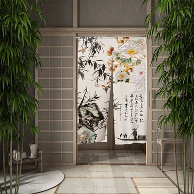 Rideau en bambou japonais avec peinture à l'encre suspendu dans une cuisine