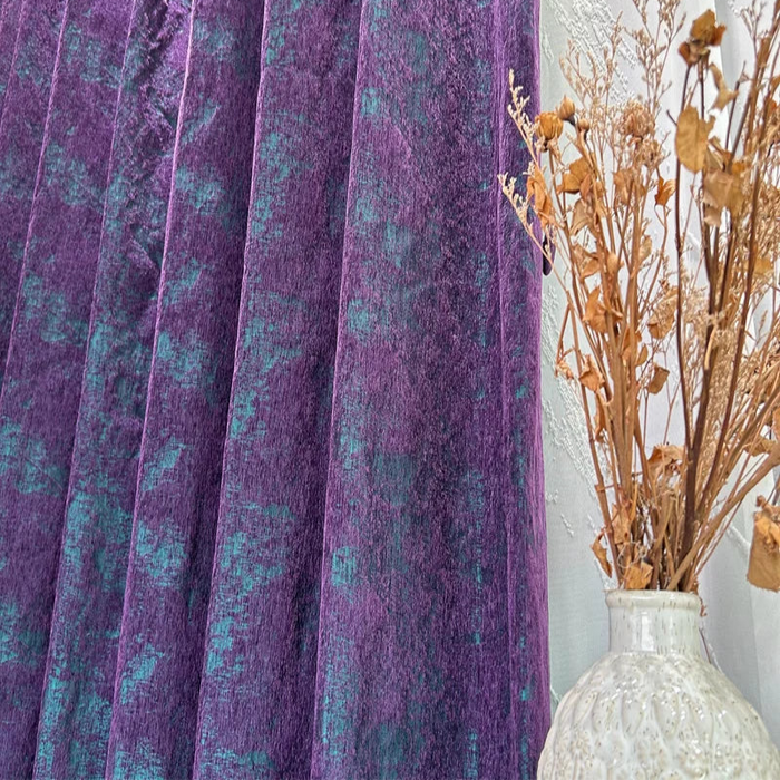 Rideaux couleur violette avec motif tissé, fabriqués à partir de matériaux naturels dans le cadre des arts créatifs. Ces rideaux, faisant partie de la catégorie textile et linge de maison, ajoutent une touche de couleur et de créativité à toute pièce grâce à leur motif unique et leur texture tissée.