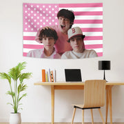 tapisserie murale rose blanche noire motifs drapeaux étoiles portraits jeunes hommes pop art chambre