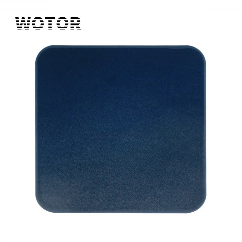 Une plaque lisse et bleu foncé.