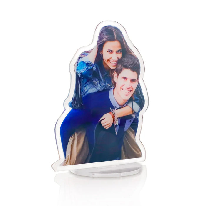Cadre photo personnalisé en acrylique pour couple sur fond blanc
