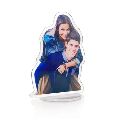 Cadre photo personnalisé en acrylique pour couple sur fond blanc