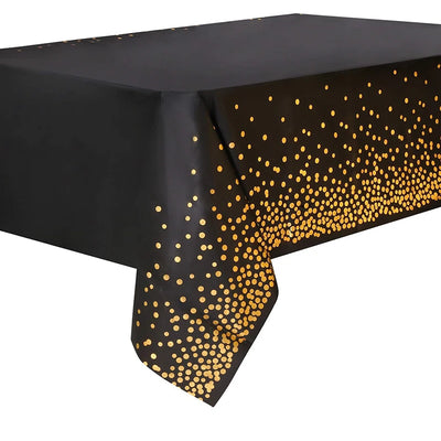 Nappe de décoration à pois noirs bronzants sur une table d'anniversaire
