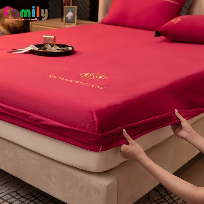 Drap-housse en flanelle velours épais couleur orange sur lit Queen