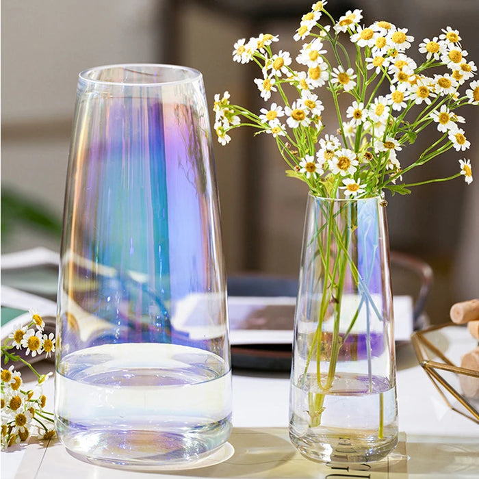 Vase en verre transparent holographique iridescent de couleur jaune clair