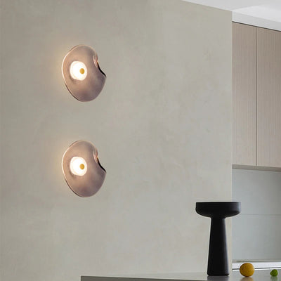 Applique murale LED en verre gris ambre style Art Déco éclairée