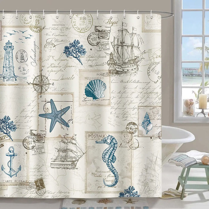 Rideau de douche élégant avec motifs marins, parfait pour une salle de bain inspirée par le bord de mer. Impressions de phares, coquillages, étoiles de mer et hippocampes apportant une ambiance nautique apaisante. Idéal pour ajouter une touche décorative unique à votre espace bain. Dimensions adaptées pour une installation facile et rapide. Complétez votre décor avec ce rideau au style côtier authentique.