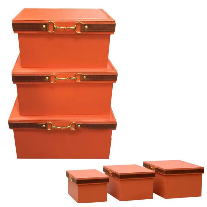 Bac de rangement en cuir PU orange sur une étagère de salon