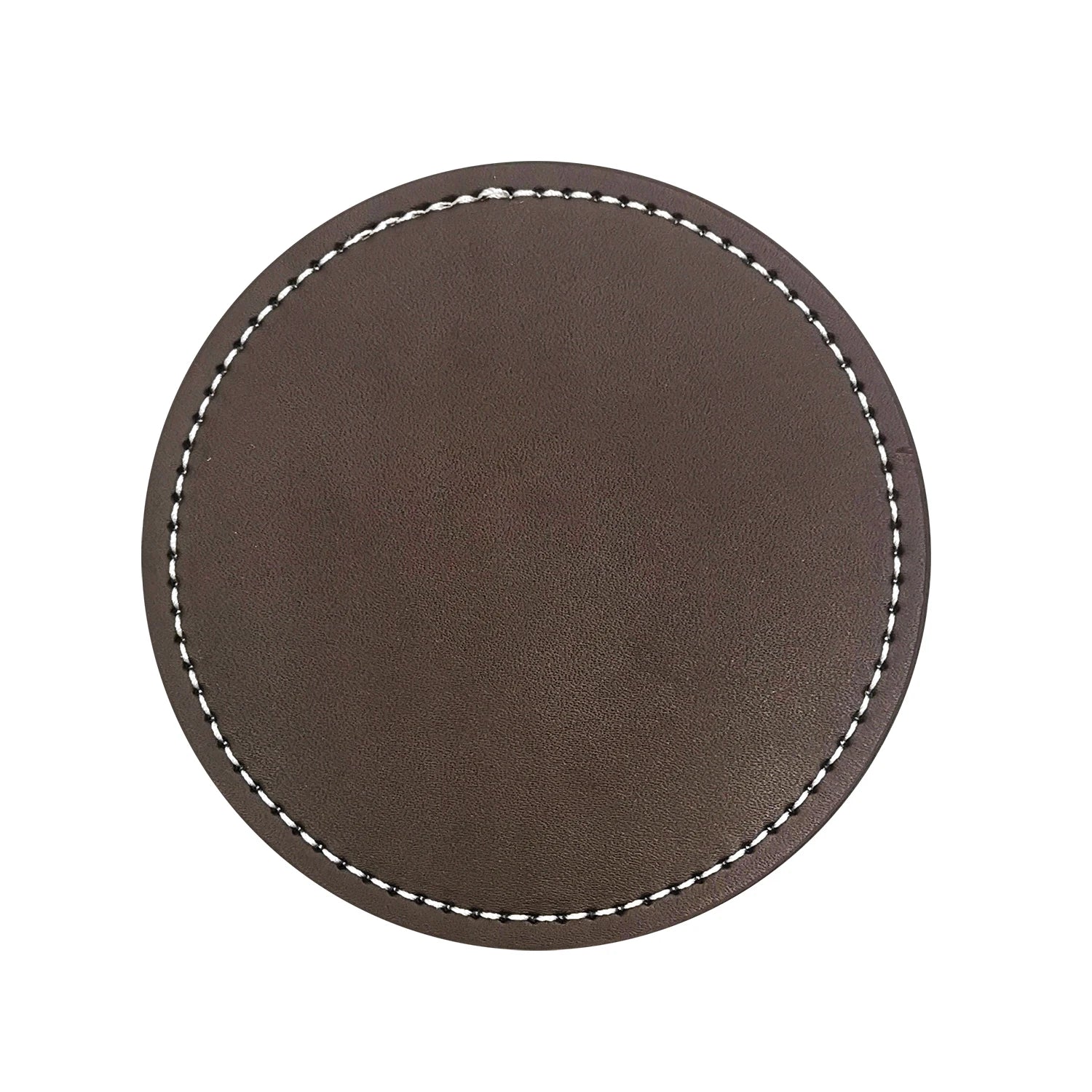 Un tapis de souris rond en cuir marron foncé avec une couture blanche autour du bord.