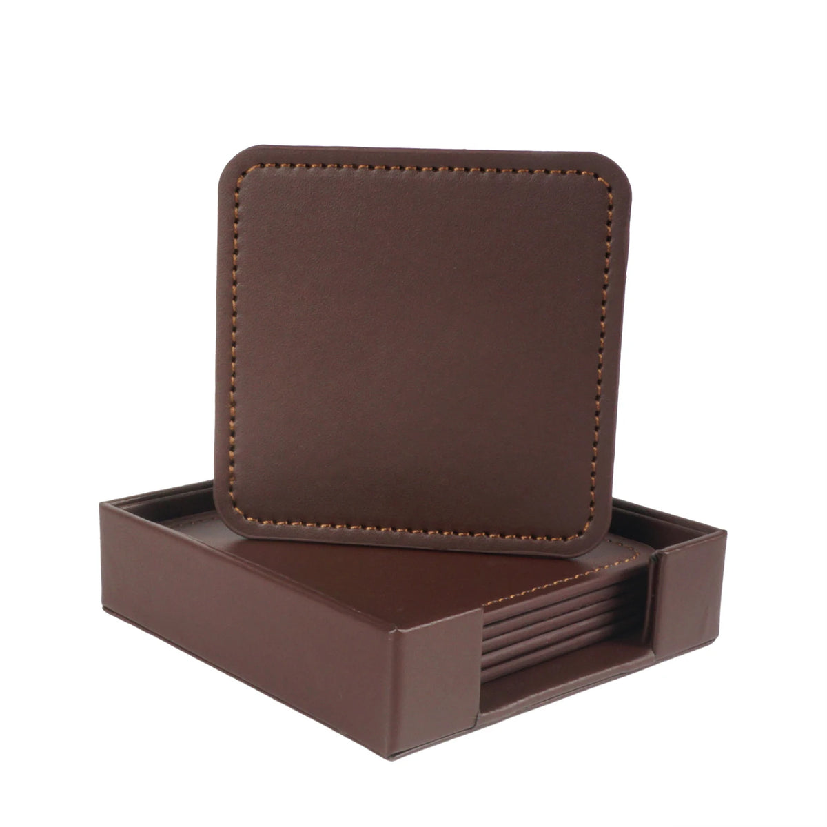 Boîte de sous-verres carrés en cuir brun foncé avec bordures piquées.