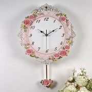 horloge murale vintage rose motifs floraux cadran quadrillé chambre salon