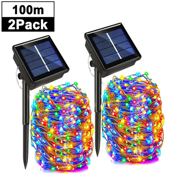 Guirlande solaire imperméable illuminant un jardin la nuit