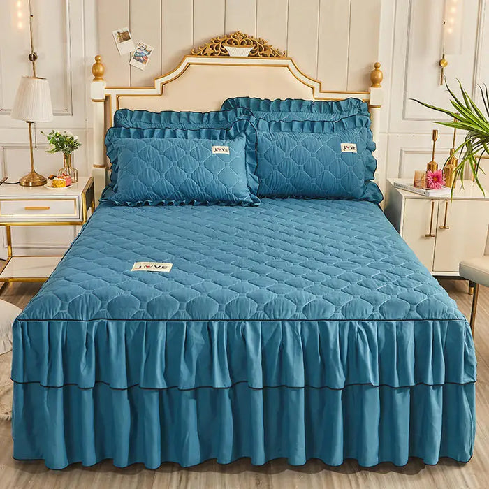 Housse de couette 180x200 avec jupe à volants en blanc sur un lit double
