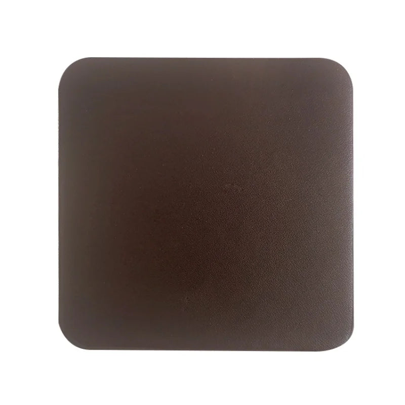 Un simple carré brun foncé représentant un fond uni pour l'image.