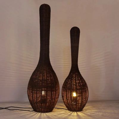 Lampe de chevet en rotin vertical unique - Vue d'ensemble