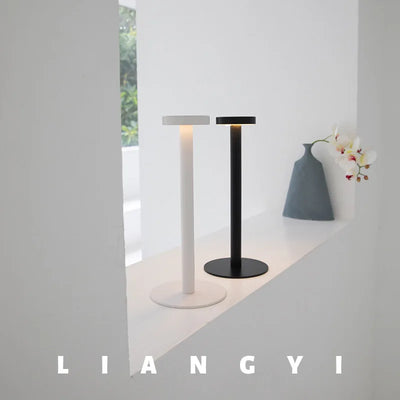 Lampe champignon sans fil LED blanche sur table