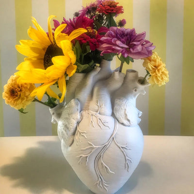 Vase cœur résine gris clair décoration intérieure