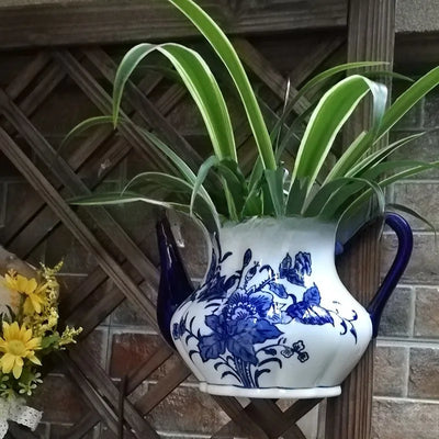 Vase mural pendentif en céramique bleu et blanc