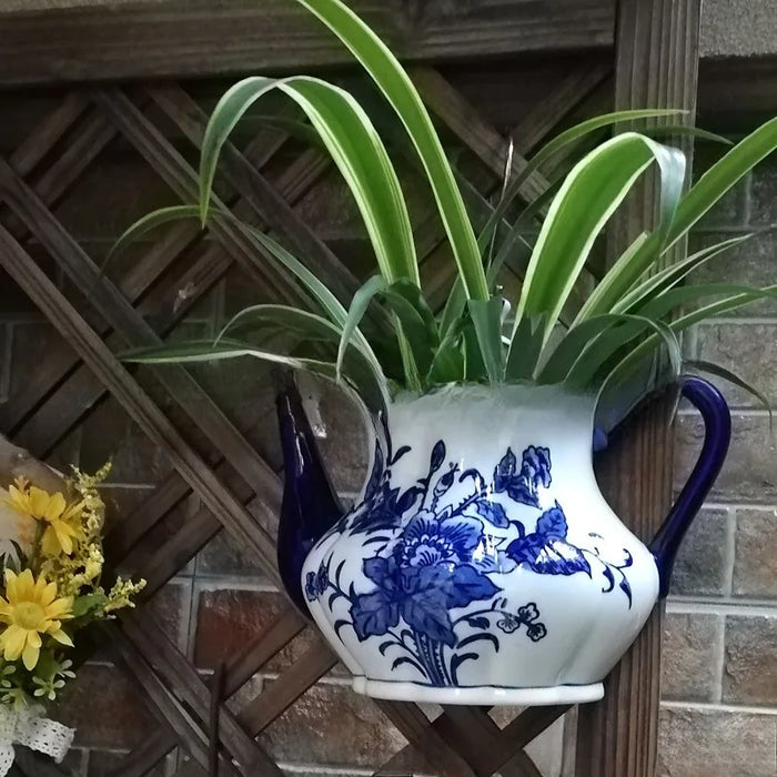 Vase mural pendentif en céramique bleu et blanc