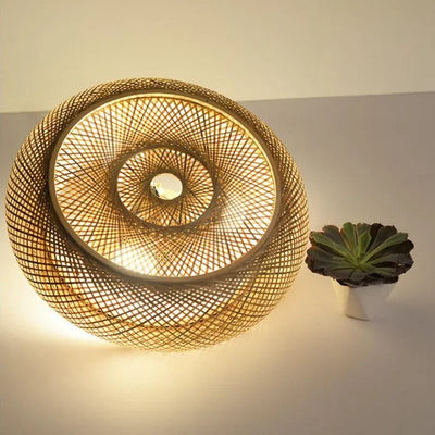 Suspension luminaire rotin et bambou suspendue au plafond