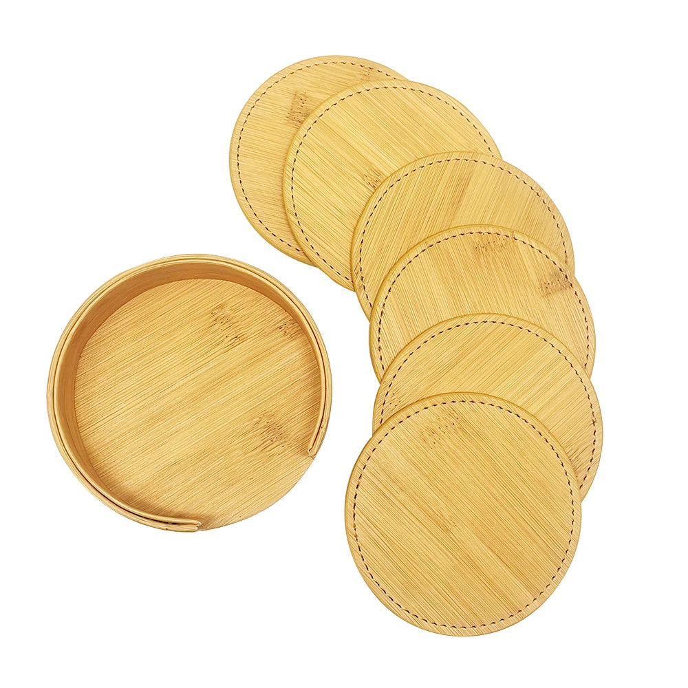 Plateau en bambou et dessous de verre ronds avec motif de couture pour la décoration de table.