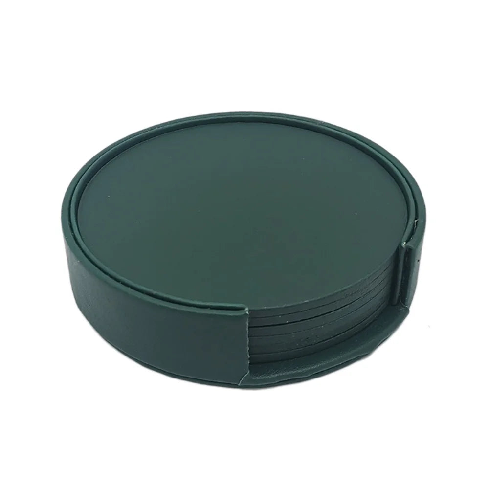 Ensemble de sous-verres ronds de couleur verte foncée avec un étui en similicuir.