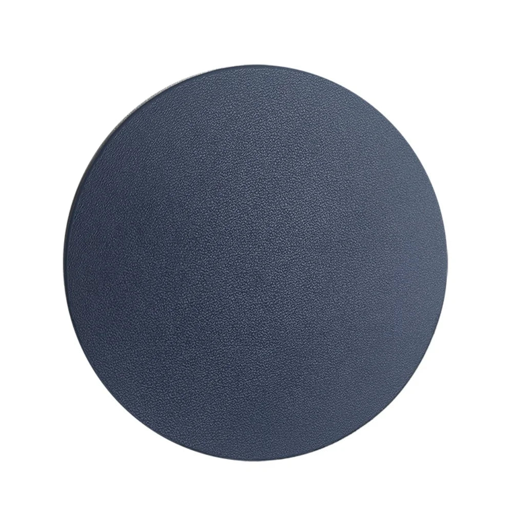 Disque rond gris foncé sur fond blanc.