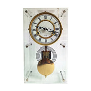 horloge mécanique vintage or noir chiffres romains aiguilles dorées transparent industrielle