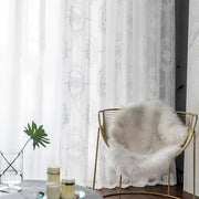 rideau voilage blanc motif floral élégant translucide tringle dorée chambre