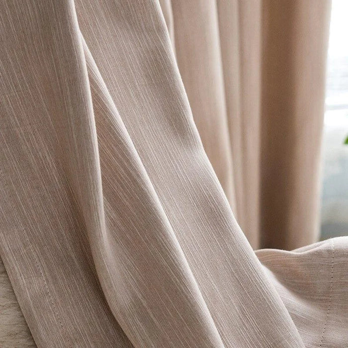 Rideau beige élégant pour une décoration intérieure moderne. Ajoutez une touche de sophistication à votre salon ou chambre avec ce rideau chic, parfait pour filtrer la lumière tout en préservant l'intimité. Idéal pour créer une ambiance chaleureuse et accueillante.