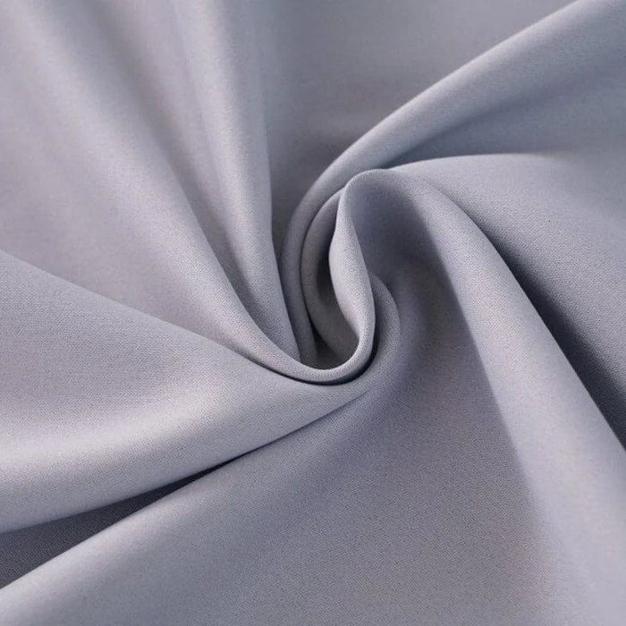 Rideau gris élégant pour salon ou chambre, design moderne et tendance, idéale pour une décoration intérieure sobre et raffinée, facile d'entretien, parfait pour créer une atmosphère chaleureuse et accueillante.