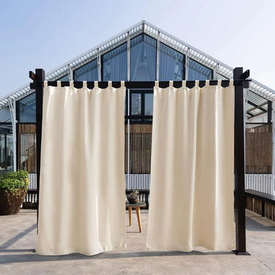 Rideaux d'extérieur beige élégants pour pergola, offrant intimité et design raffiné, parfaits pour espaces extérieurs, jardins ou vérandas. Idéal pour créer une ambiance chaleureuse et protéger du soleil. Transformez votre espace extérieur avec style.