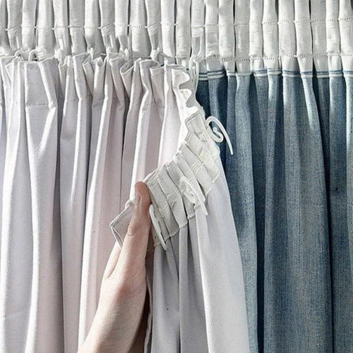 Rideaux plissés élégants avec crochets blancs, parfaits pour un ajustement facile et un style moderne dans n'importe quelle pièce de la maison. Découvrez une solution décorative idéale pour vos fenêtres avec ces rideaux polyvalents et au design soigné.
