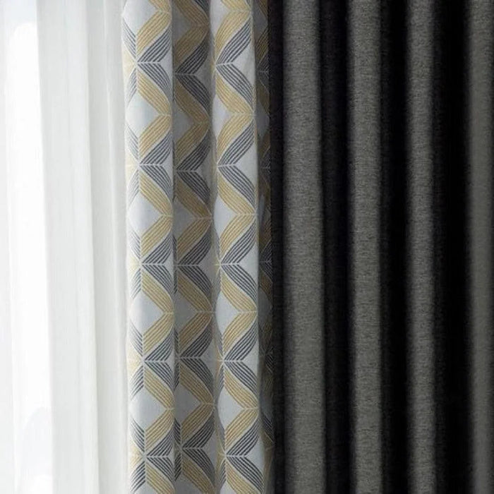 Rideaux modernes pour salon, combinant motifs géométriques élégants et teintes neutres, apportant une touche de style et de sophistication à votre intérieur. Parfait pour la décoration de fenêtres dans les espaces de vie contemporains.