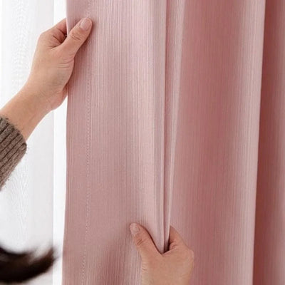 Rideau rose élégant pour une décoration intérieure moderne. Parfait pour ajouter une touche de couleur douce à votre salon ou chambre. Idéal pour créer une ambiance chaleureuse et accueillante. Facile à installer et ajustable selon vos besoins.