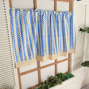 rideau géométrique bleu jaune blanc zigzag tringle fenêtre décoration moderne chambre
