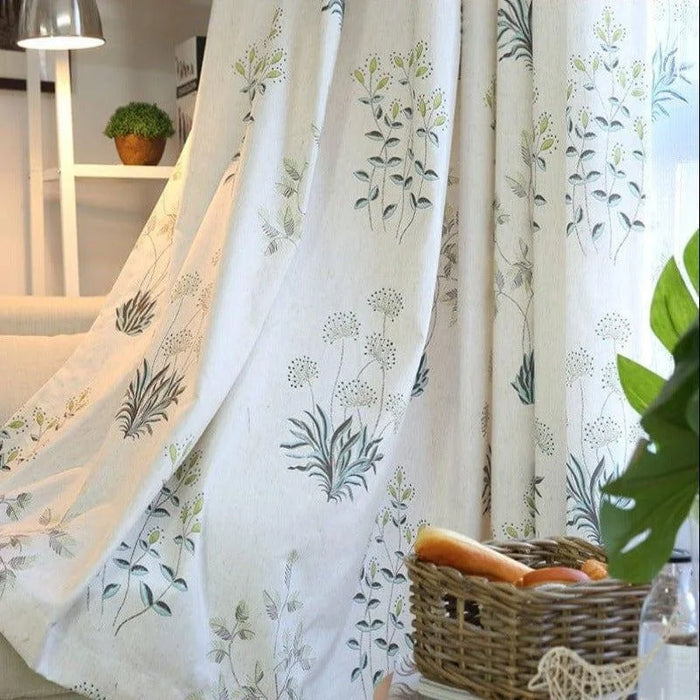 Rideau élégant avec motif floral, idéal pour ajouter une touche de fraîcheur à votre intérieur. Ce rideau décoratif avec des imprimés de plantes s’adapte parfaitement à un salon ou une chambre, créant une atmosphère naturelle et apaisante. Accessoire de décoration moderne et raffiné.