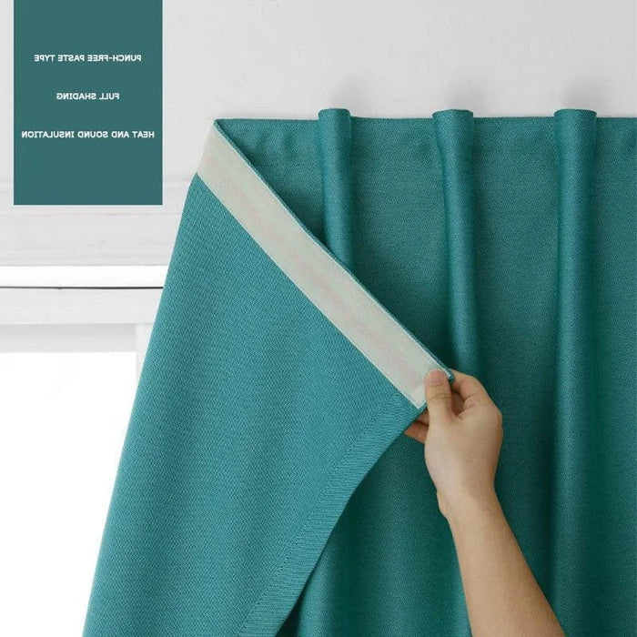 Voilage turquoise occultant avec doublure intégrée. Rideau idéal pour bloquer la lumière et favoriser l'isolation thermique et acoustique dans la maison. Design moderne et élégant, parfait pour la décoration intérieure. Facile à installer avec une bande adhésive pour un ajustement précis. Idéal pour le salon, la chambre ou le bureau.