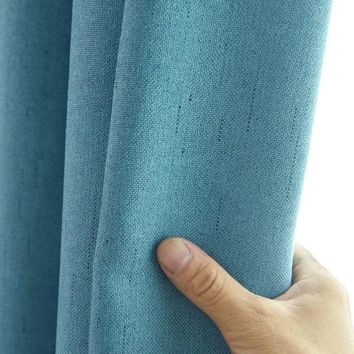 Rideau bleu moderne pour salon, design élégant et tendance, parfait pour ajouter une touche de couleur à votre intérieur. Idéal pour créer une ambiance apaisante et chic. Décoration intérieure raffinée et contemporaine.