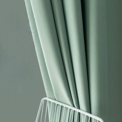 Rideau bleu-vert élégant et opaque, idéal pour la décoration intérieure moderne, ajoutant une touche de sophistication et un contrôle optimal de la lumière dans votre pièce.