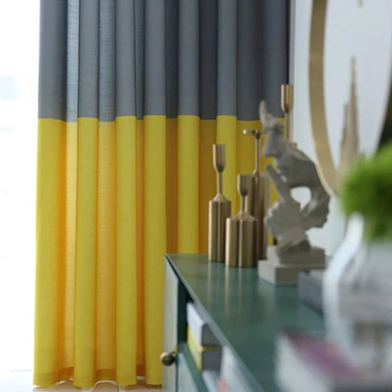 Rideaux modernes bicolores gris et jaune, idéaux pour ajouter une touche de couleur et de style à votre salon ou chambre à coucher. Design contemporain parfait pour personnaliser votre intérieur et créer une ambiance chaleureuse et accueillante.