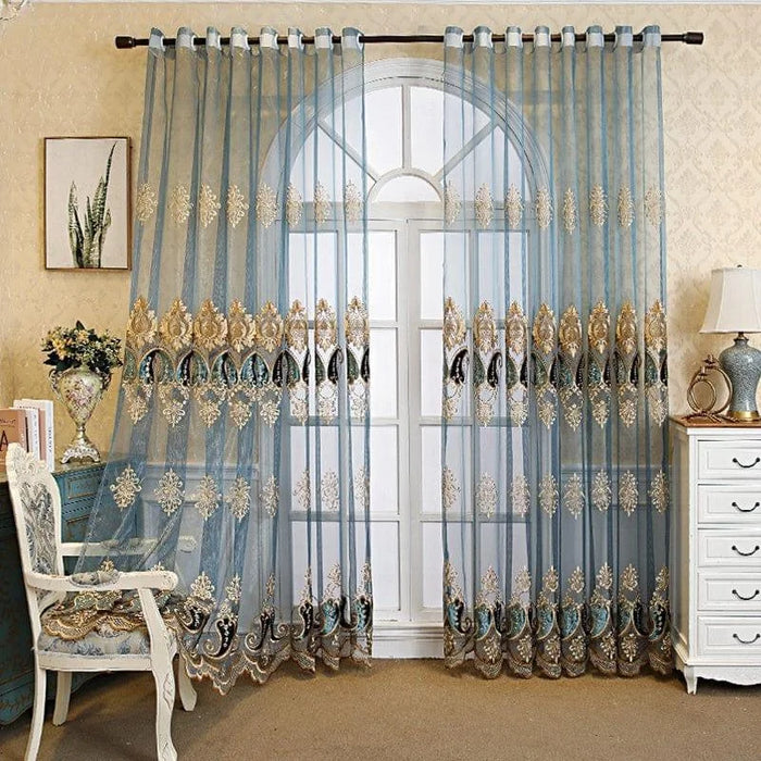 Rideaux élégants pour salon, motif floral doré, décoration de fenêtre, ambiance chic, design raffiné, accessoire de maison, style classique, tente grise, décoration intérieure, lumière douce, ambiance chaleureuse.