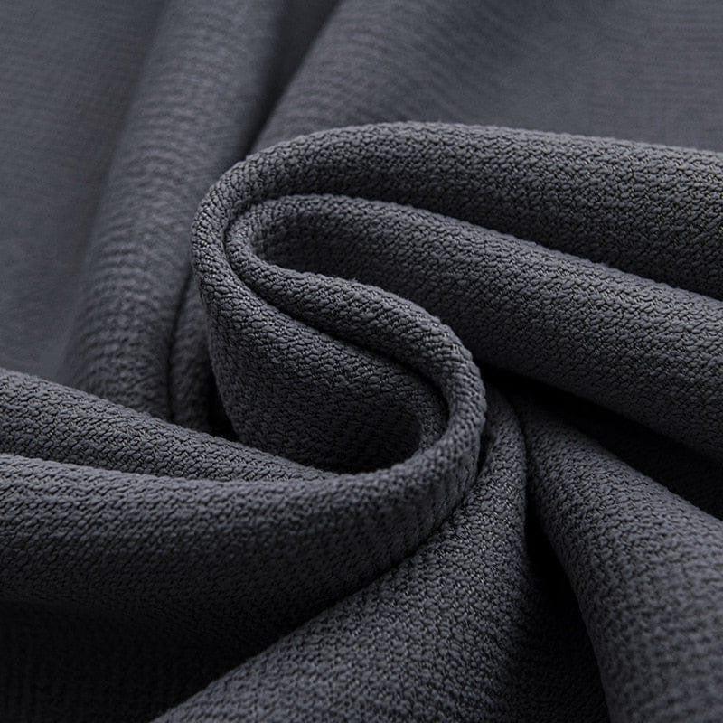 Tissu gris foncé texturé pour ameublement, idéal pour la décoration intérieure, crée une atmosphère moderne et élégante, parfait pour rideaux et housses.